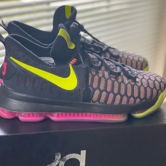 Nike - Picture 6 of 9